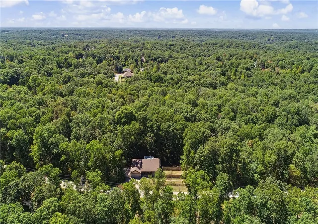 Photo 2 of Single family home for sale at 15 Dunholme Dr, Bella Vista, AR 72714 | MLS# 1359943 | Listing updated on 2026-08-26