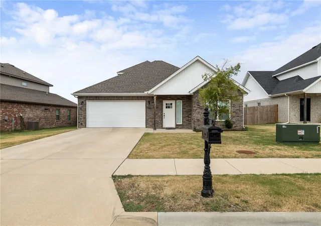 Photo 2 of Single family home for sale at 1261 Bootleg Rd, Centerton, AR 72713 | MLS# 1359986 | Listing updated on 2026-08-26