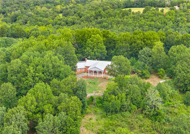 3rd image of 1047 Nc 4055, Western Grove, AR 72685 | MLS# 1359815