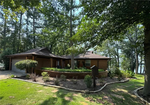 Photo 3 of Sale Pending at 128 Lakeview Cir, Russellville, AR 72802 | MLS# 1359780 | Listing updated on 2026-08-26
