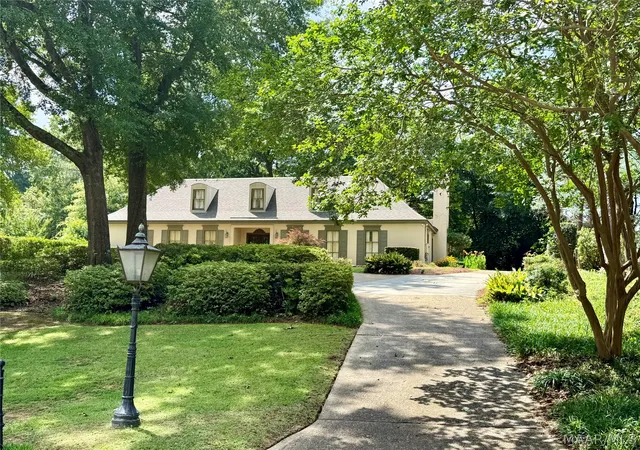 2nd image of 33 Creek Ct, Montgomery, AL 36117 | MLS# 587804