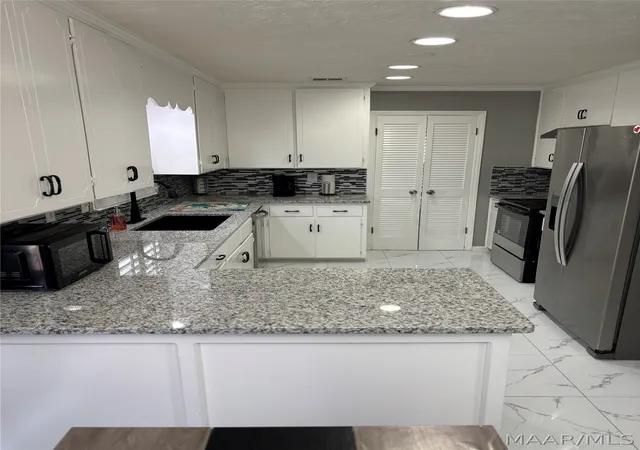 Photo 2 of Sale Pending at 3255 Lancaster Ln, Montgomery, AL 36106 | MLS# 589498 | Listing updated on 2026-08-12