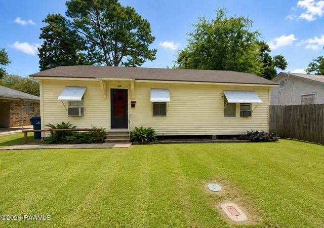 2nd image of 319 Samson St, Abbeville, LA 70510 | MLS# 2600007573