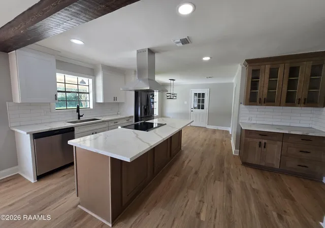 Photo 3 of Sale Pending at 104 Rue Le Bois, Lafayette, LA 70508 | MLS# 2600006918 | Listing updated on 2026-08-30