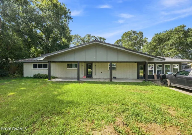 Photo 1 of Single family home for sale at 611 Ledoux St, Jennings, LA 70546 | MLS# 2600007670 | Listing updated on 2026-08-19