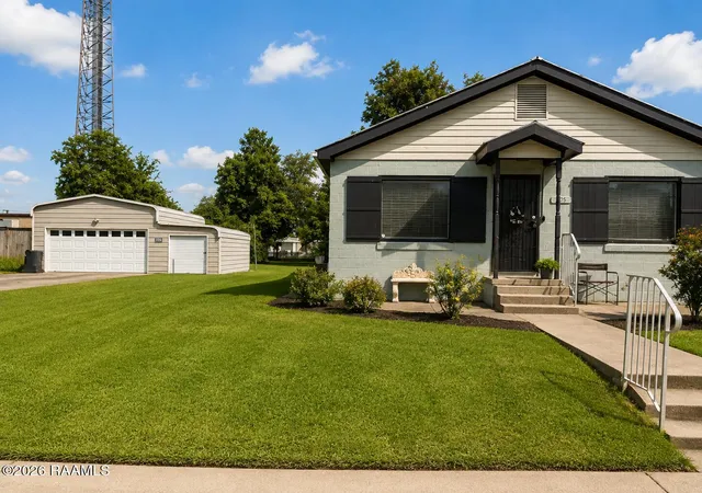 2nd image of 125 Delasalle Dr, New Iberia, LA 70560 | MLS# 2600007572