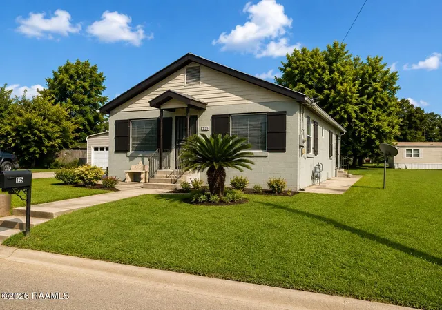 3rd image of 125 Delasalle Dr, New Iberia, LA 70560 | MLS# 2600007572