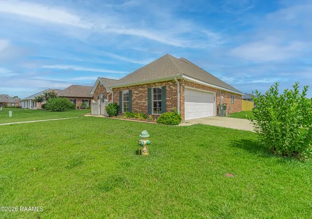 3rd image of 2007 Sugar Palm Dr, New Iberia, LA 70563 | MLS# 2600007758