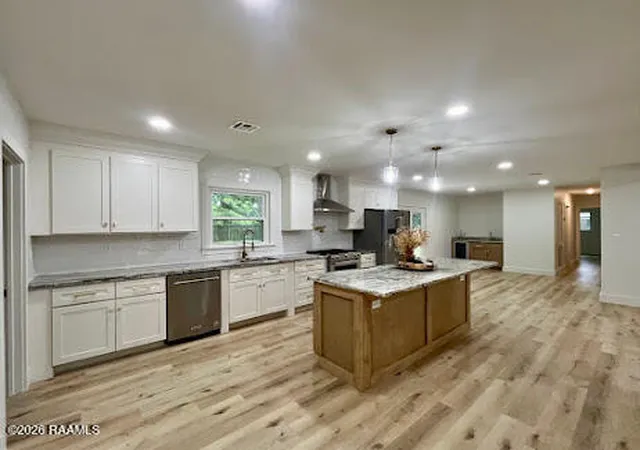 Photo 3 of Single family home for sale at 620 Cambridge Dr, Lafayette, LA 70503 | MLS# 2600007326 | Listing updated on 2026-09-19
