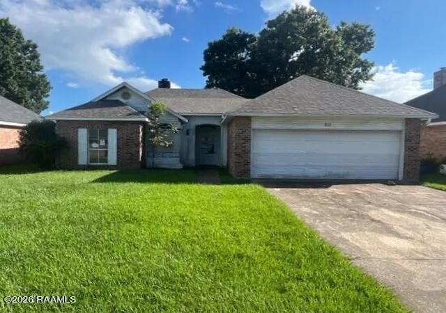 Photo 1 of Sale Pending at 211 Shadowbrush Bnd, Lafayette, LA 70506 | MLS# 2600007589 | Listing updated on 2026-08-29