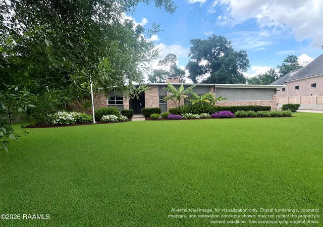 Photo 2 of Sale Pending at 421 E Demanade Dr, Lafayette, LA 70503 | MLS# 2600004950 | Listing updated on 2026-09-21