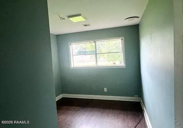 Photo 4 of Sale Pending at 421 E Demanade Dr, Lafayette, LA 70503 | MLS# 2600004950 | Listing updated on 2026-09-21