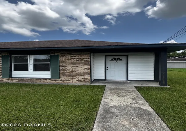 Listing Photo 3 - Condo for sale in building located at 615 Yvonne St, New Iberia, LA 70560
