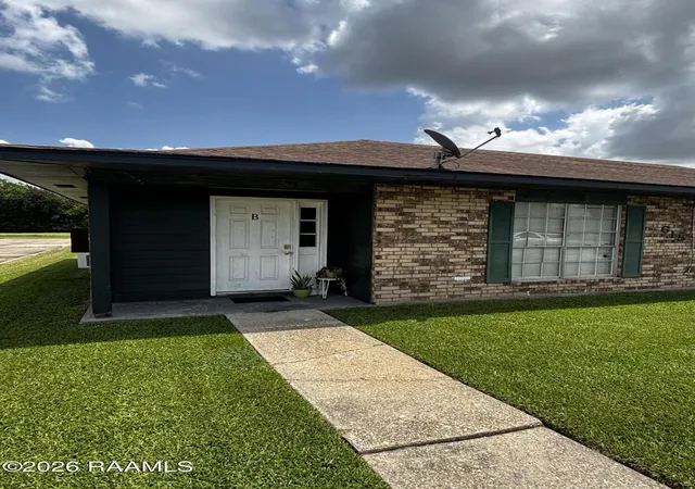 Listing Photo 4 - Condo for sale in building located at 615 Yvonne St, New Iberia, LA 70560