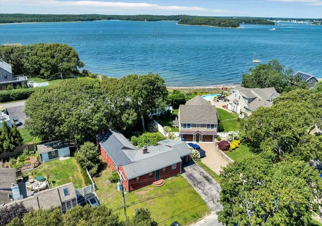 2nd image of 46 Wianno Rd, Buzzards Bay, MA 02532 | MLS# 22603822