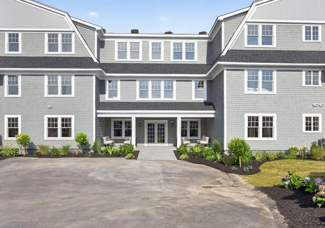 3rd image of 533 Woods Hole Rd #UNIT E104, Woods Hole, MA 02543 | MLS# 22603809