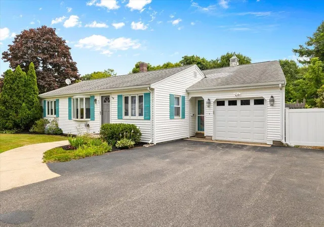 Photo 3 of Sale Pending at 33 Homestead Ln, Teaticket, MA 02536 | MLS# 22603914 | Listing updated on 2026-08-27