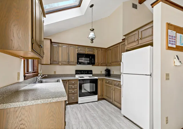5th image of 26 Quashnet Wy, East Falmouth, MA 02536 | MLS# 22603956