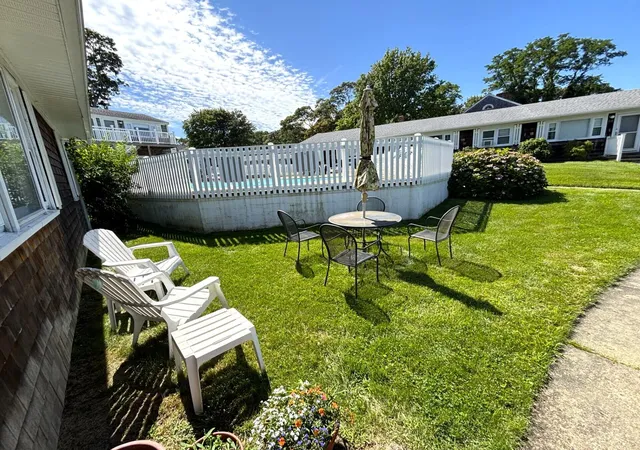 2nd image of 124 Skiff Ave, Vineyard Haven, MA 02568
