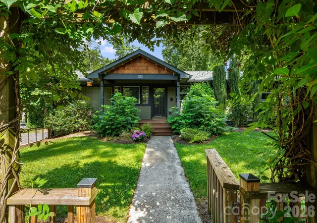 3rd image of 10 Davenport Pl, Asheville, NC 28806 | MLS# 4383059