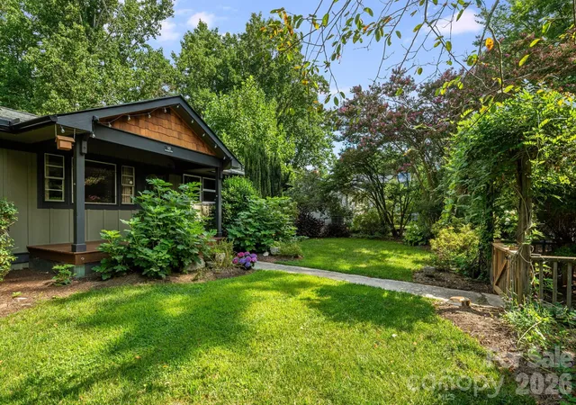 1st image of 10 Davenport Pl, Asheville, NC 28806 | MLS# 4383059