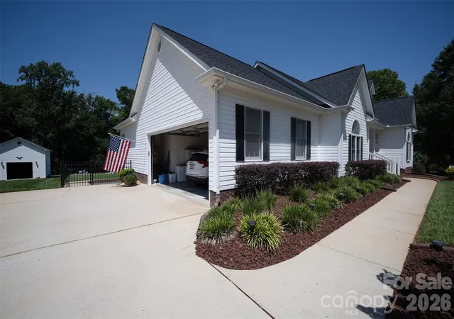 Photo 3 of Sale Pending at 115 Providence Pl, York, SC 29745 | MLS# 4390448 | Listing updated on 2026-08-27