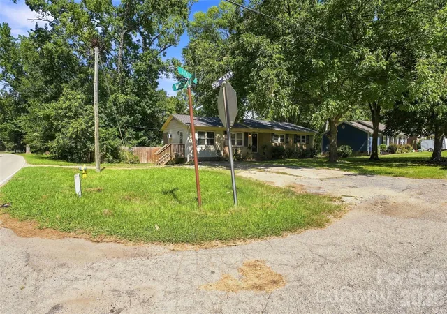Photo 3 of Single family home for sale at 209 Azalea Rd, Lancaster, SC 29720 | MLS# 4403181 | Listing updated on 2026-08-23