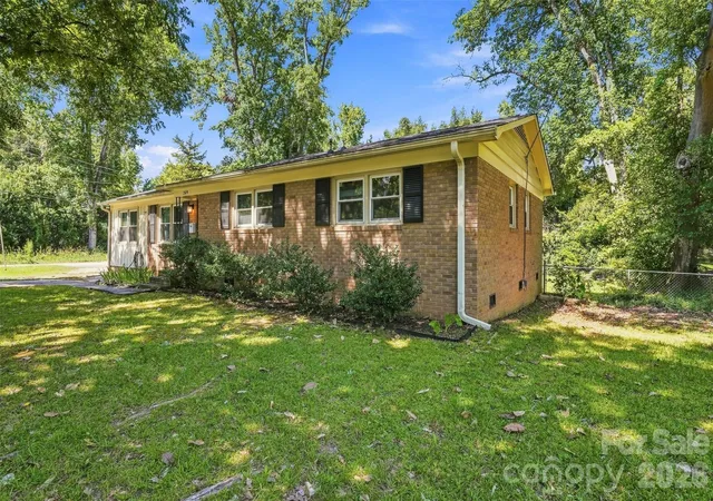 Photo 4 of Single family home for sale at 209 Azalea Rd, Lancaster, SC 29720 | MLS# 4403181 | Listing updated on 2026-08-23