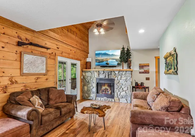 Photo 3 of Single family home for sale at 1064 Point Of View Dr, Waynesville, NC 28785 | MLS# 4404544 | Listing updated on 2026-09-30