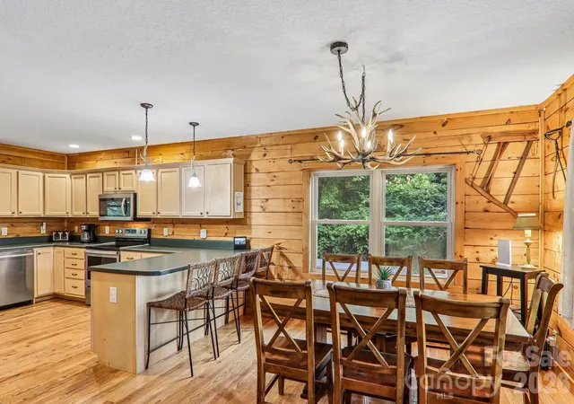 Photo 4 of Single family home for sale at 1064 Point Of View Dr, Waynesville, NC 28785 | MLS# 4404544 | Listing updated on 2026-09-30