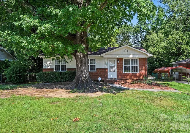 Photo 1 of Single family home for sale at 4421 Knollcrest Dr, Charlotte, NC 28208 | MLS# 4409172 | Listing updated on 2026-09-07