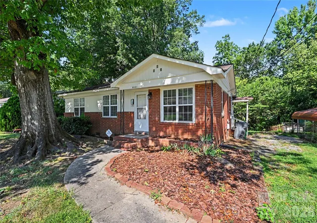 Photo 2 of Single family home for sale at 4421 Knollcrest Dr, Charlotte, NC 28208 | MLS# 4409172 | Listing updated on 2026-09-07