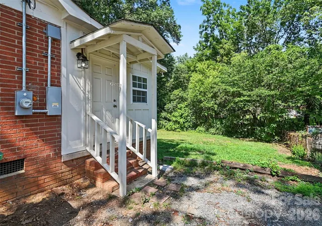 Photo 3 of Single family home for sale at 4421 Knollcrest Dr, Charlotte, NC 28208 | MLS# 4409172 | Listing updated on 2026-09-07