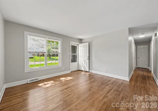 Photo 4 of Single family home for sale at 4421 Knollcrest Dr, Charlotte, NC 28208 | MLS# 4409172 | Listing updated on 2026-09-07