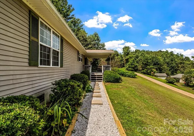 Photo 2 of Single family home for sale at 59 Trout Water Cir, Burnsville, NC 28714 | MLS# 4409802 | Listing updated on 2026-08-24