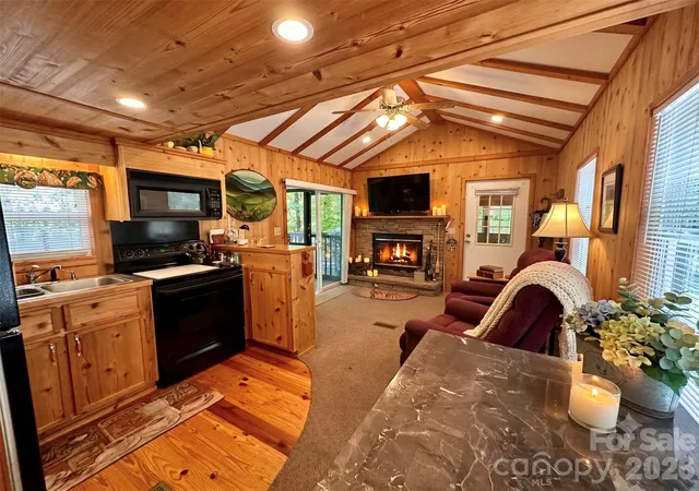 Photo 5 of Single family home for sale at 21 Bear Cub Dr, Spruce Pine, NC 28777 | MLS# 4410886 | Listing updated on 2026-08-31