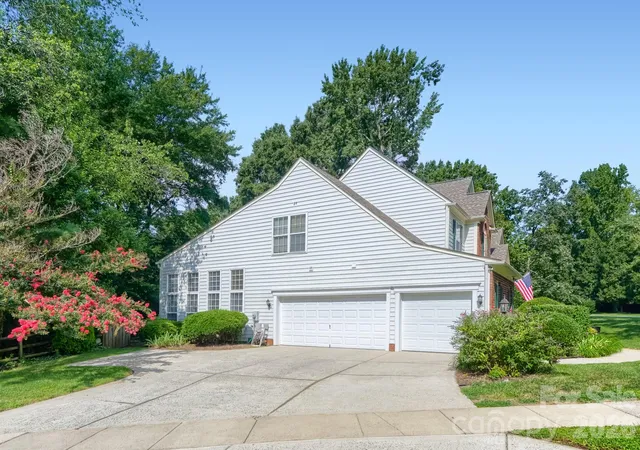 Photo 2 of Single family home for sale at 10808 Pomerane Pl, Charlotte, NC 28277 | MLS# 4413765 | Listing updated on 2026-10-01