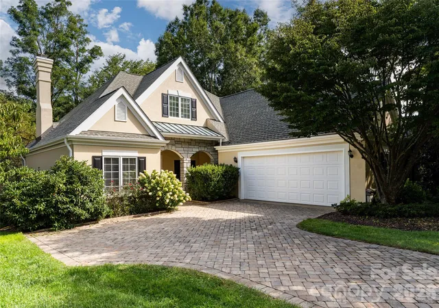 1st image of 8 Clovelly Wy, Asheville, NC 28803 | MLS# 4415587
