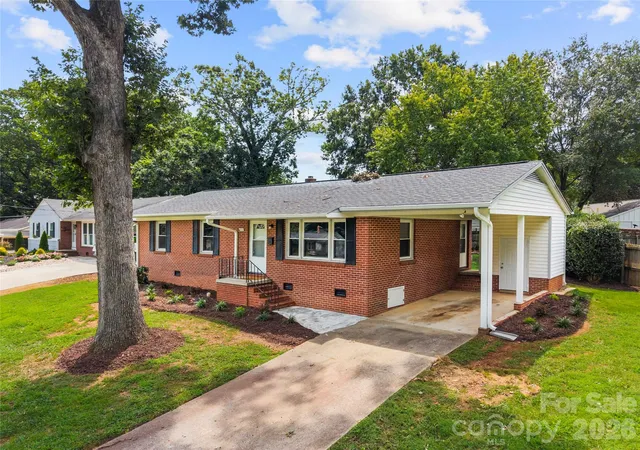Photo 3 of Single family home for sale at 713 Crestwood Ave, Gastonia, NC 28054 | MLS# 4416200 | Listing updated on 2026-09-24