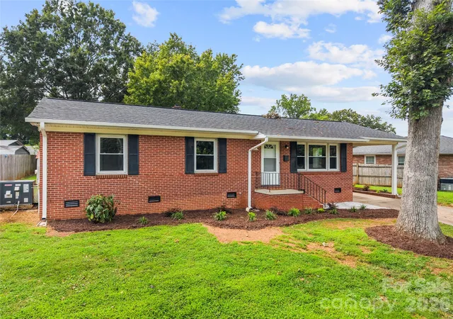 Photo 3 of Single family home for sale at 713 Crestwood Ave, Gastonia, NC 28054 | MLS# 4416200 | Listing updated on 2026-10-28
