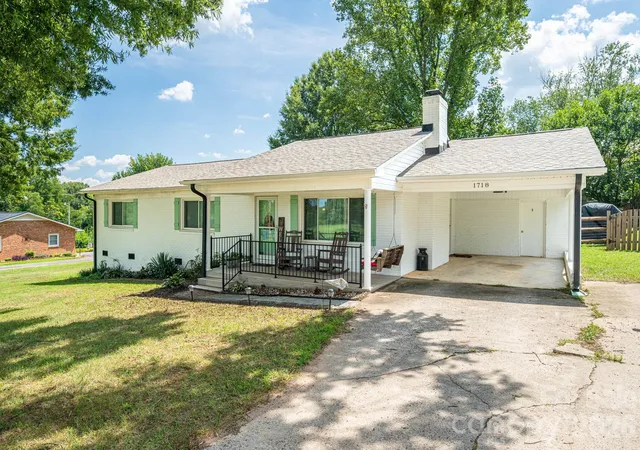Photo 1 of Single family home for sale at 1718 Woolie Rd, Lincolnton, NC 28092 | MLS# 4417317 | Listing updated on 2026-10-15