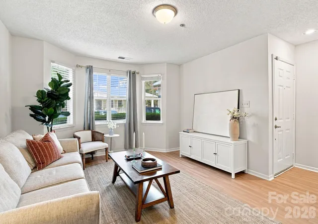3rd image of 501 Olmsted Park Pl, Charlotte, NC 28203