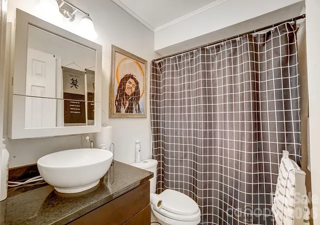 3rd image of 529 N Graham St, Charlotte, NC 28202
