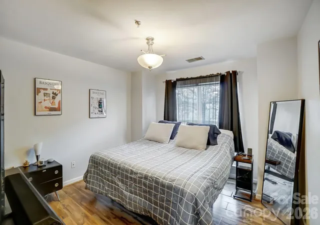 4th image of 529 N Graham St, Charlotte, NC 28202