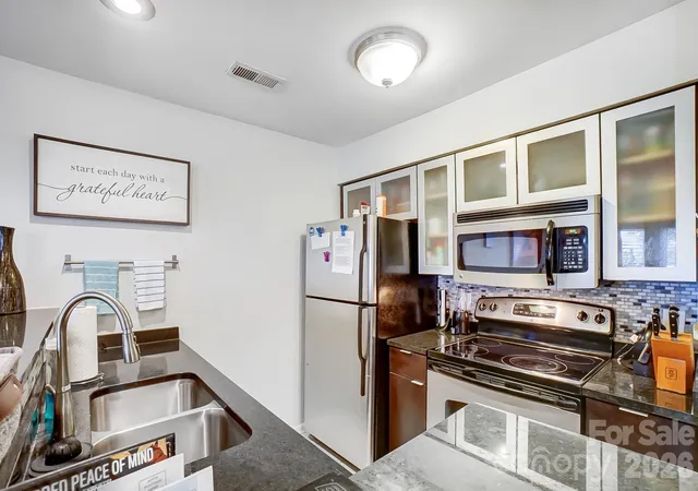 2nd image of 529 N Graham St, Charlotte, NC 28202