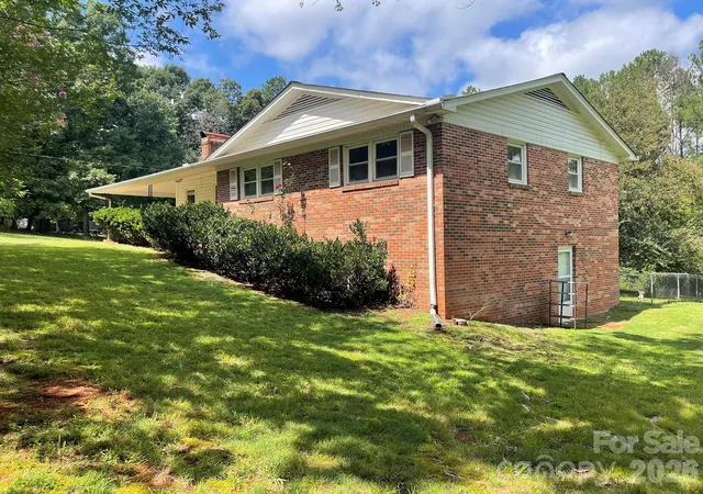Photo 2 of Single family home for sale at 187 River Hills Dr, Forest City, NC 28043 | MLS# 4417386 | Listing updated on 2026-08-26