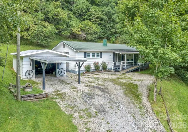 Photo 1 of Single family home for sale at 2850 Henson Creek Rd, Newland, NC 28657 | MLS# 4417420 | Listing updated on 2026-08-23