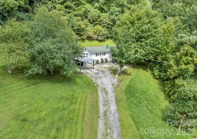 Photo 33 of Single family home for sale at 2850 Henson Creek Rd, Newland, NC 28657 | MLS# 4417420 | Listing updated on 2026-08-23