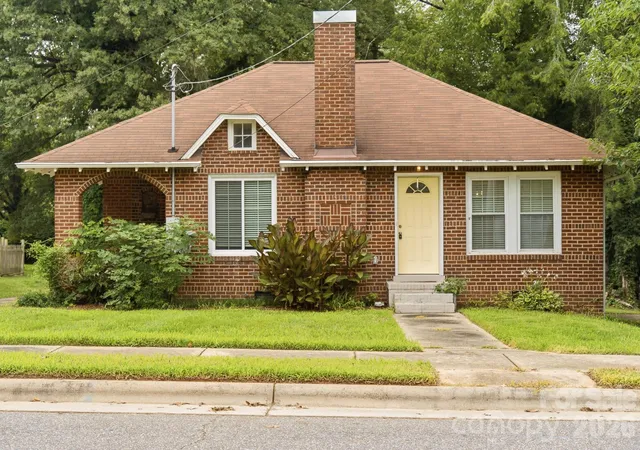 1st image of 626 S Green St, Statesville, NC 28677 | MLS# 4417427