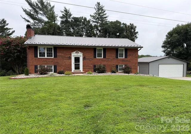 Photo 1 of Single family home for sale at 1000 Beaumont Poplar St, North Wilkesboro, NC 28659 | MLS# 4417432 | Listing updated on 2026-08-25